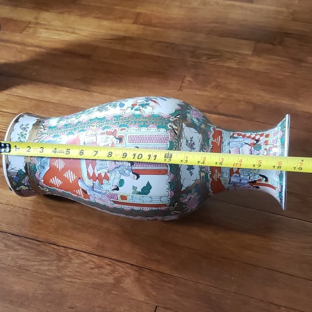 VINTAGE FAMILLE ROSE VASE - Picture 9 of 13